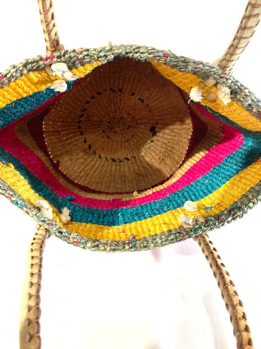 ケニア産のサイザル麻で作られたハンドバッグです。手織,一品物